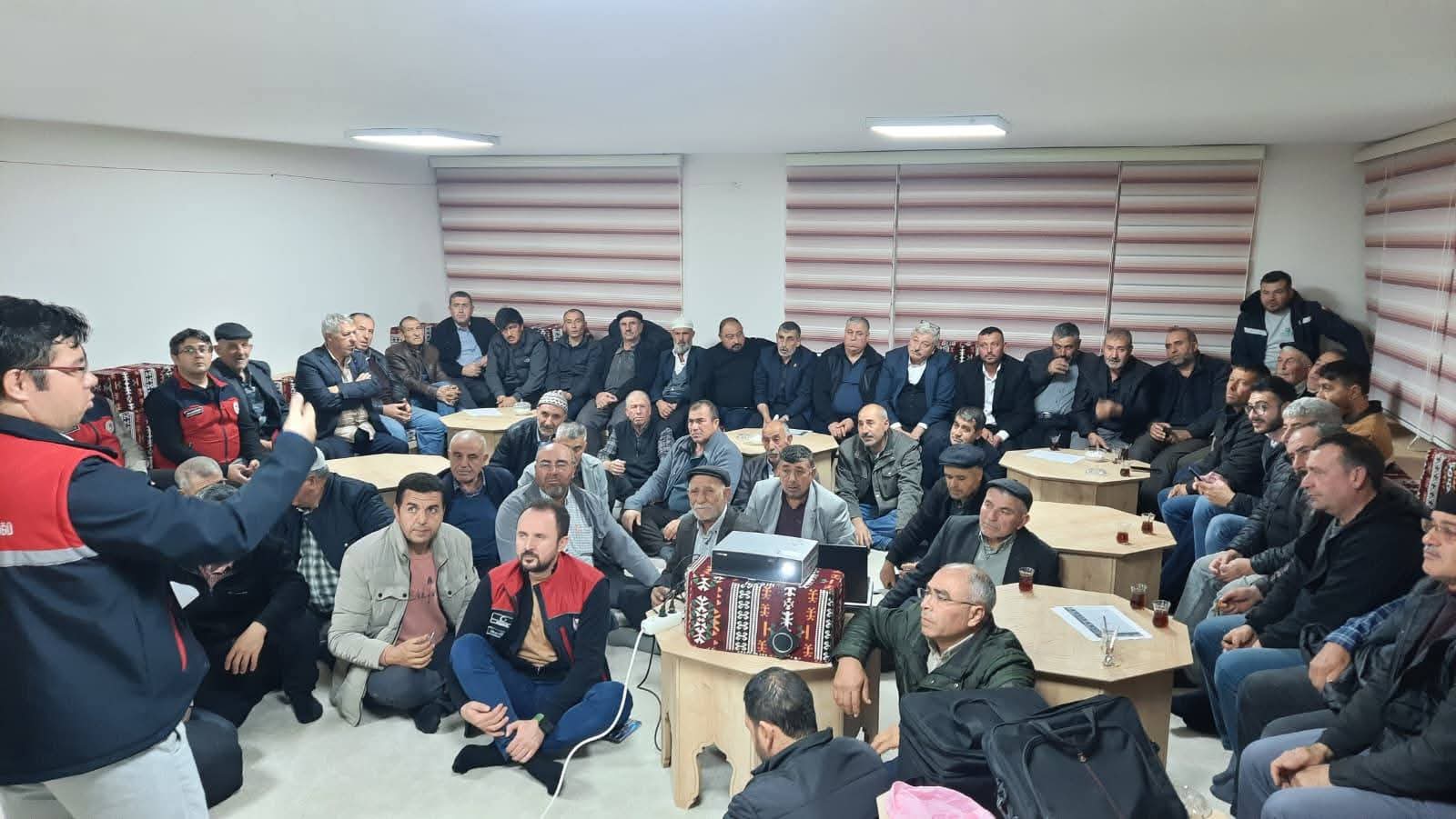 Afyonkarahisar da Çiftçi Toplantıları Hız Kesmeden Sürüyor