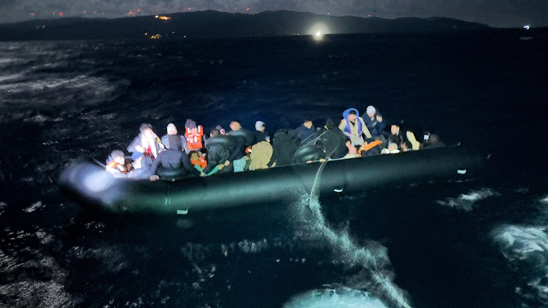 Karaburun'da Düzensiz Göçmen Operasyonu: 34 Kişi Yakalandı