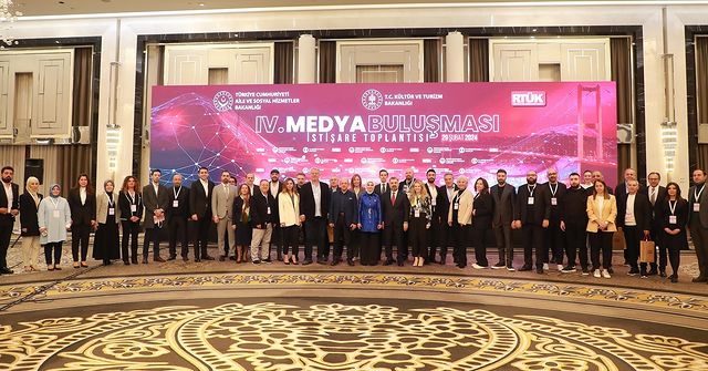 İstanbul'da Gerçekleşen 4. Medya Buluşması'nda Bakanlar ve Medya Sektörü Bir Araya Geldi