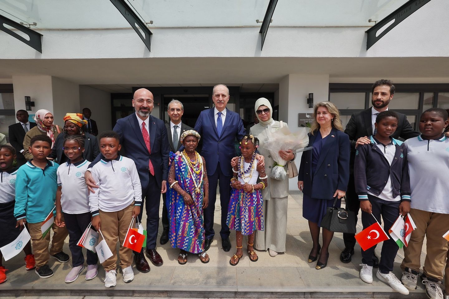 TBMM Başkanı Numan Kurtulmuş, Türkiye Maarif Vakfı'nın Fildişi Sahili'ndeki Uluslararası Maarif Okulları'nı ziyaret etti.