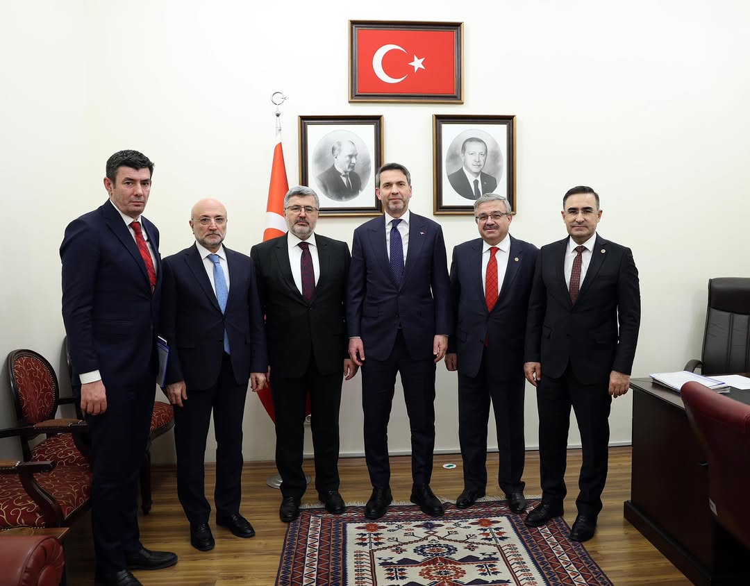 Afyonkarahisar AK Parti Milletvekili Avukat Ali Özkaya, Enerji ve Tabii Kaynaklar Bakanı Alparslan Bayraktar'ı Ziyaret Etti