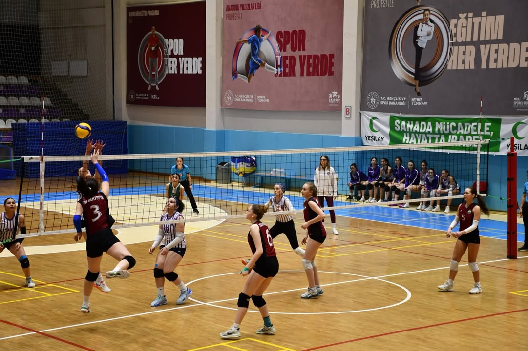 Afyonkarahisar'da Kadınlar Bölgesel Lig Voleybol Müsabakaları Heyecanı Başladı