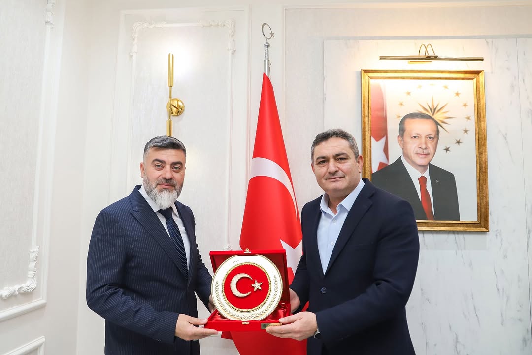 Afyonkarahisar'da Muhtarlar Derneği ve Berberler Kuaförler Odası Başkanı Belediyemizi Ziyaret Etti