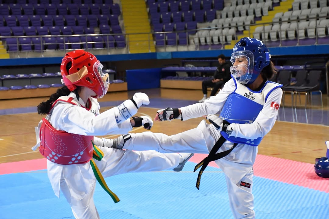 Afyonkarahisar Gençlik Haftası Müsabakaları Devam Ediyor