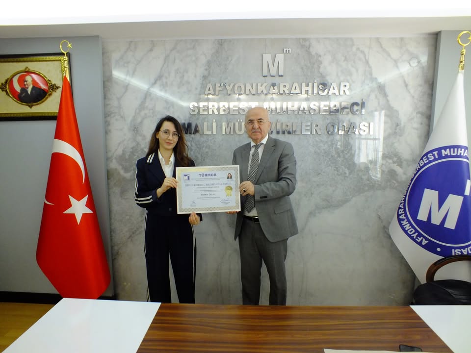 Afyonkarahisar Mali Müşavirler Odası'nın Fatma Öğlek'e Ruhsat Takdim Töreni
