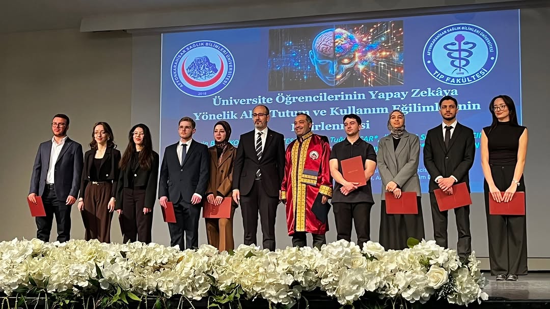 Afyonkarahisar Sağlık Bilimleri Üniversitesi Tıp Fakültesi'nde Beyaz Önlük Giyme Töreni Düzenlendi