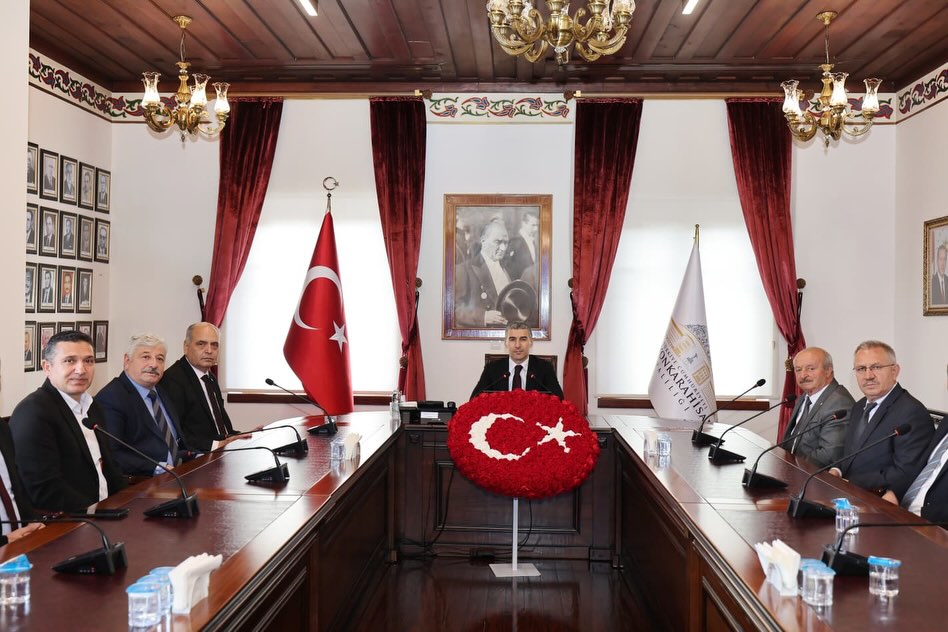 Afyonkarahisar Valiliği'nin Paylaşımı: Valimiz Dr. Naci Aktaş, Belediye Başkanlarını Kabul Etti