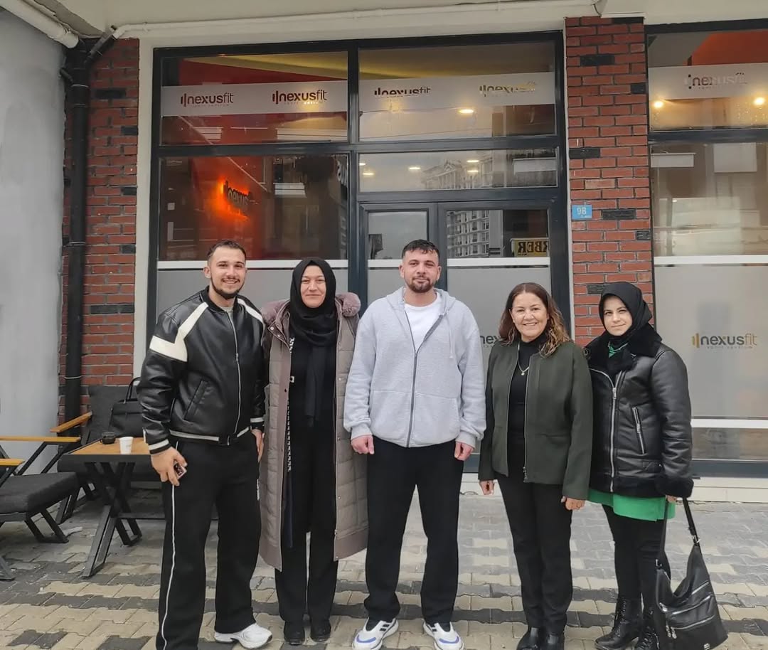 AK Parti Afyonkarahisar İl Kadın Kolları Esnafları Ziyaret Etti