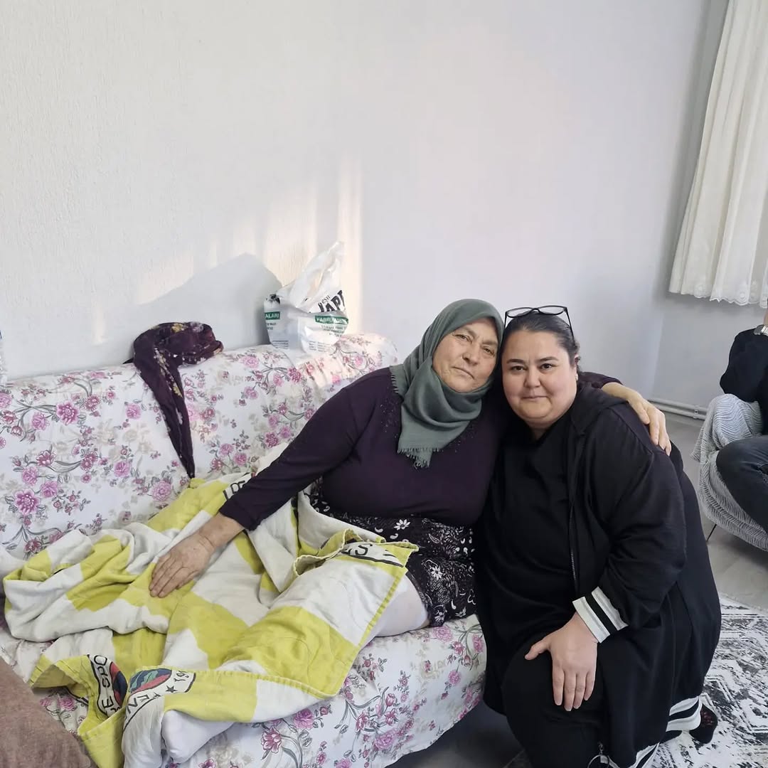 AK Parti Afyonkarahisar İl Kadın Kolları'ndan Feride Polat'a Geçmiş Olsun Ziyareti