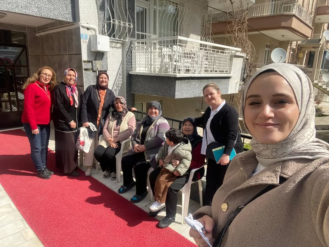 AK Parti Afyonkarahisar İl Kadın Kolları'ndan Kocatepe Mahallesi'nde Yeni Üye Kazanımı