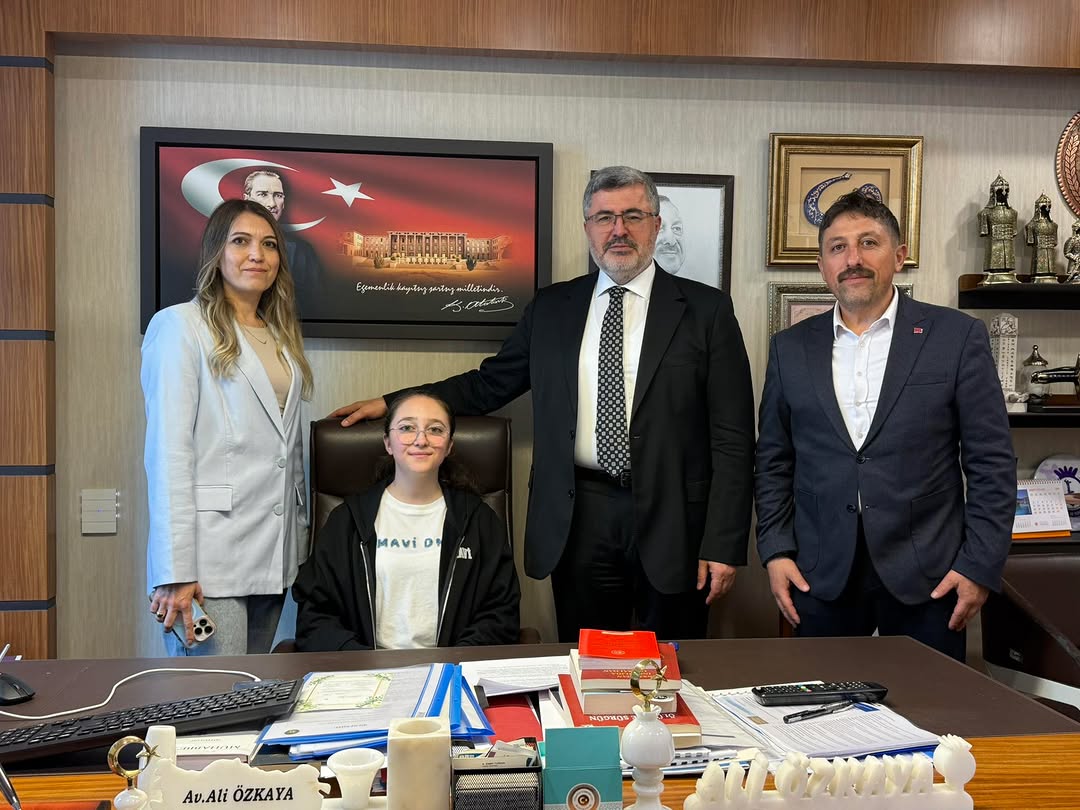 Ak Parti Afyonkarahisar Milletvekili Ali Özkaya'dan Özgür Kıvrak ve Ailesine Ziyaret