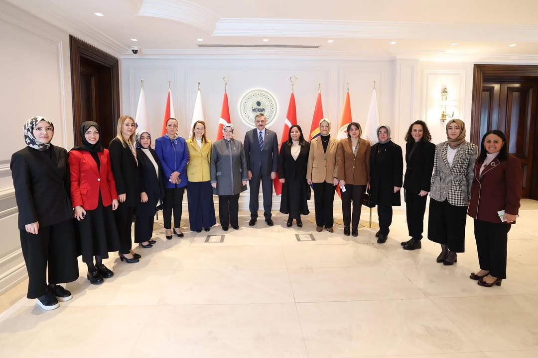 AK Parti Genel Merkez Kadın Kolları Başkanı Tuğba Işık Ercan, İçişleri Bakanı Çiftçi'yi Ziyaret Etti