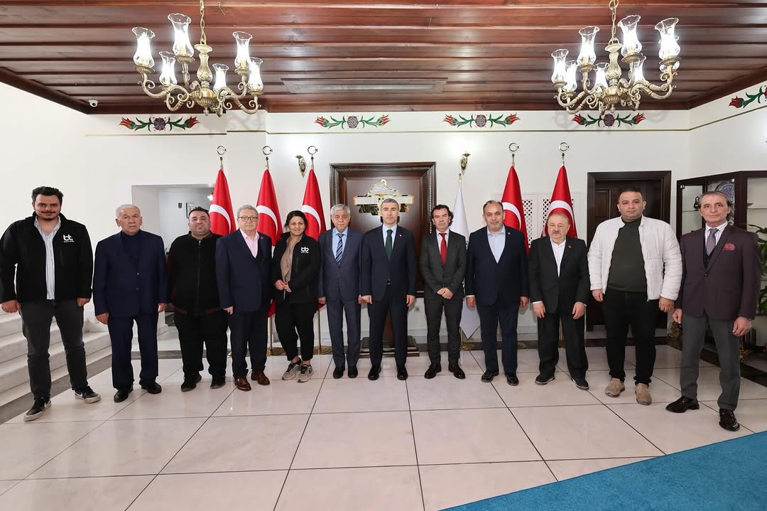 Anadolu Basın Birliği Afyonkarahisar Şube Başkanı Ahmet Sarlık ve Yönetimi Vali Dr. Naci Aktaş'a Hayırlı Olsun Ziyaretinde Bulundu