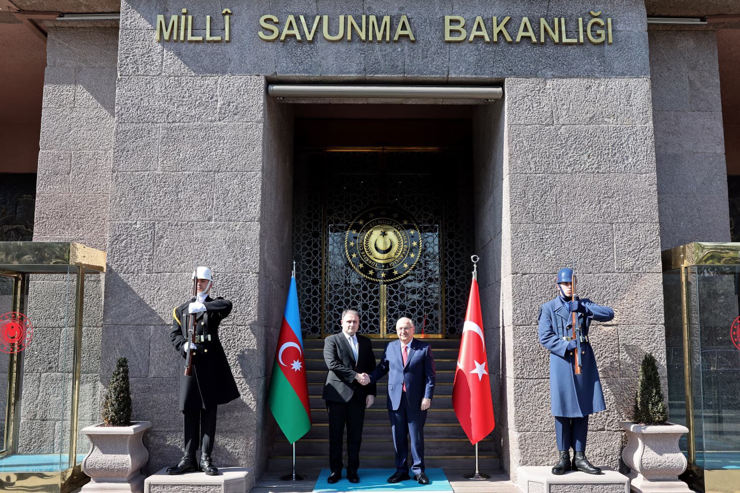 Azerbaycan Savunma Bakanı Ankara'da
