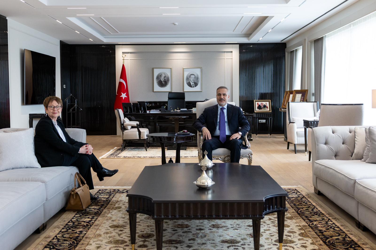 Bakan Fidan EBRD Başkanı ile Görüştü