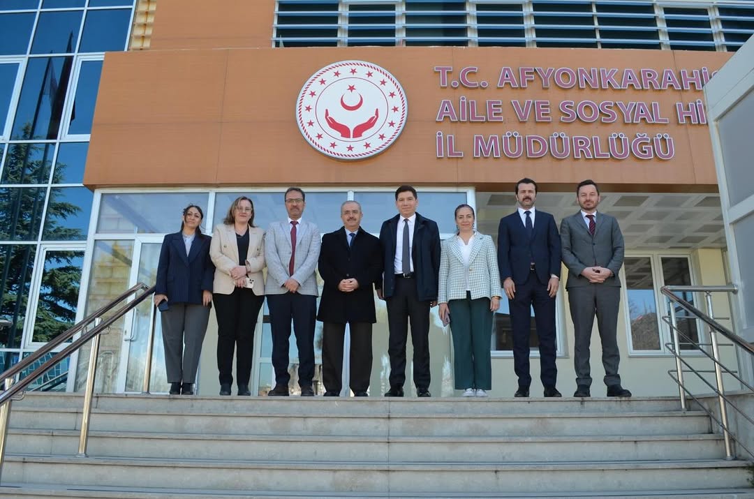 Bakanlık Destek Hizmetleri Daire Başkanı Ahmet Uzun, Afyonkarahisar Aile Ve Sosyal Hizmetler İl Müdürlüğü'nü Ziyaret Etti
