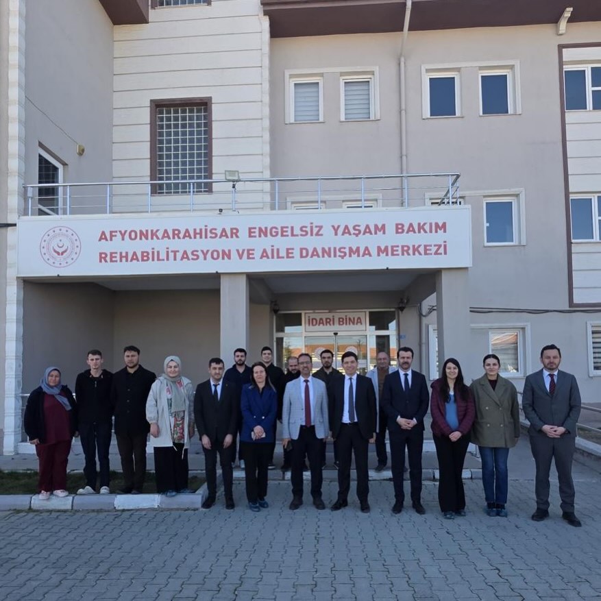 Bakanlık Destek Hizmetleri Daire Başkanı Ahmet Uzun Engelsiz Yaşam Merkezini Ziyaret Etti