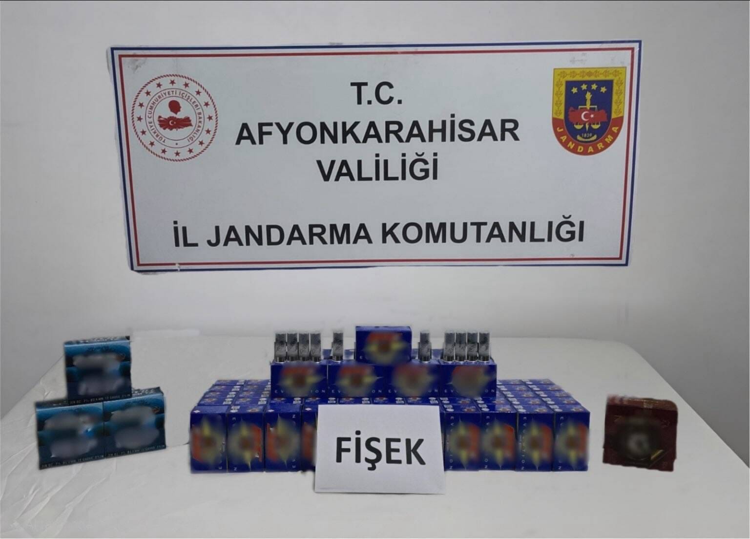 Bolvadin’de Jandarmadan Operasyon: 700 Adet Av Tüfeği Fişeği Ele Geçirildi