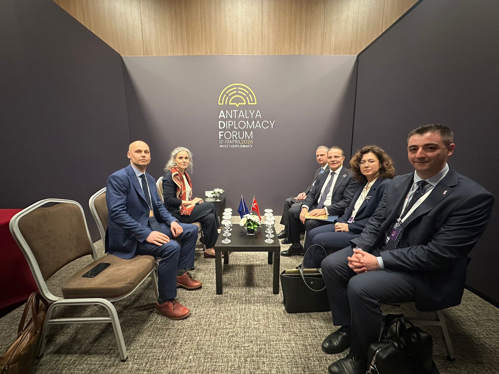 Bozay, Avrupa temsilcileriyle bir araya geldi