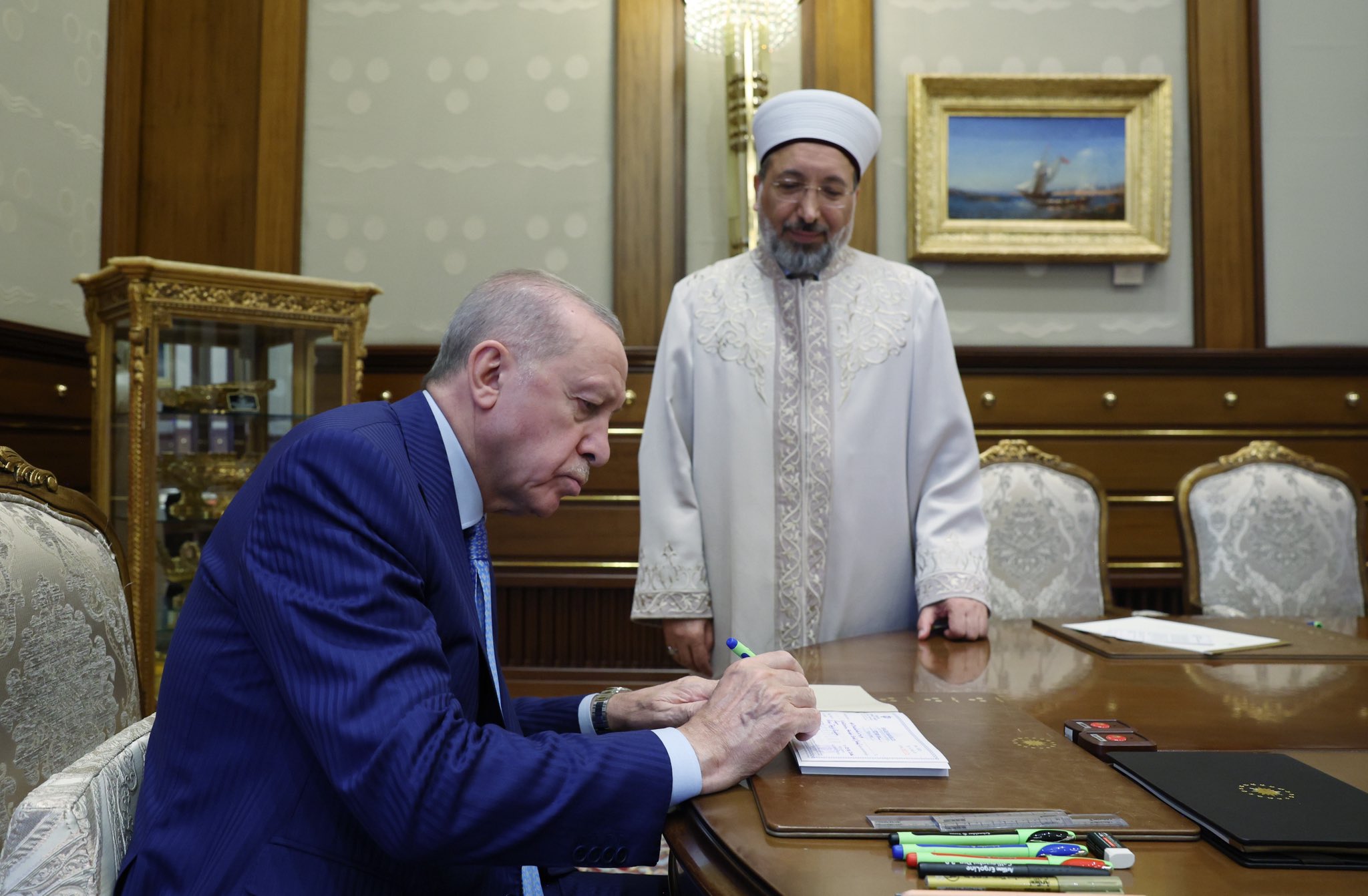 Cumhurbaşkanı Erdoğan, Diyanet Vakfı'na vekalet verdi