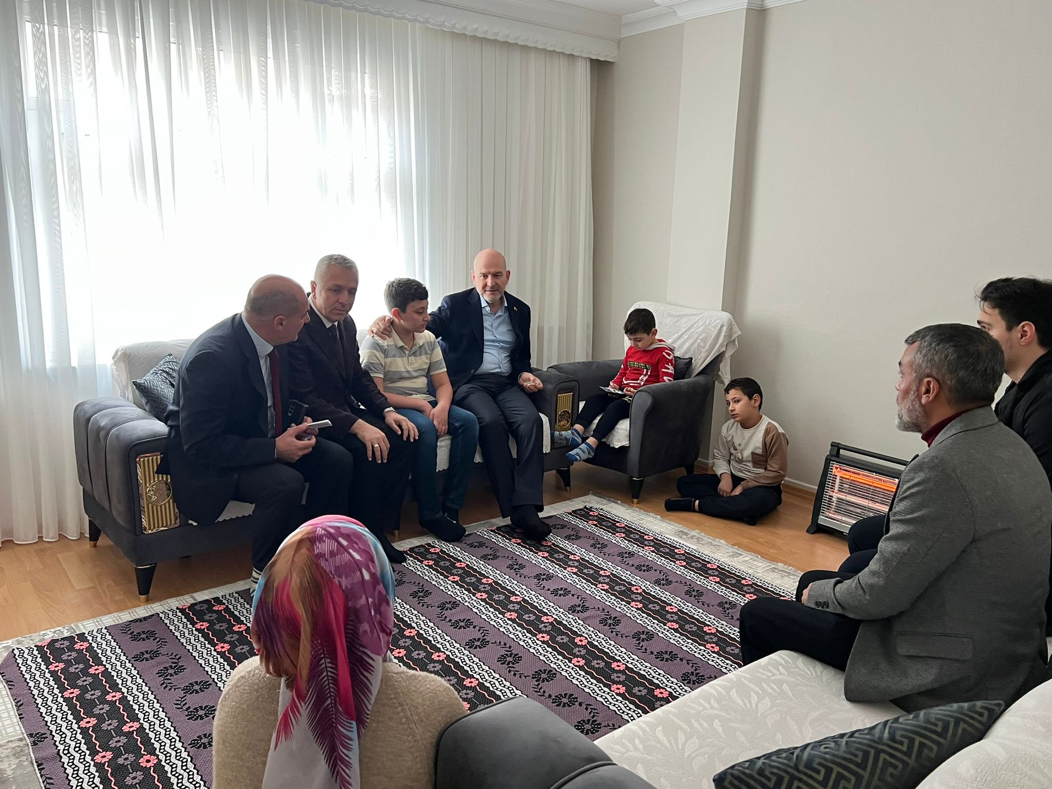 Esenler İlçe Başkanı Erkuş, ev ziyaretlerinde buluştu