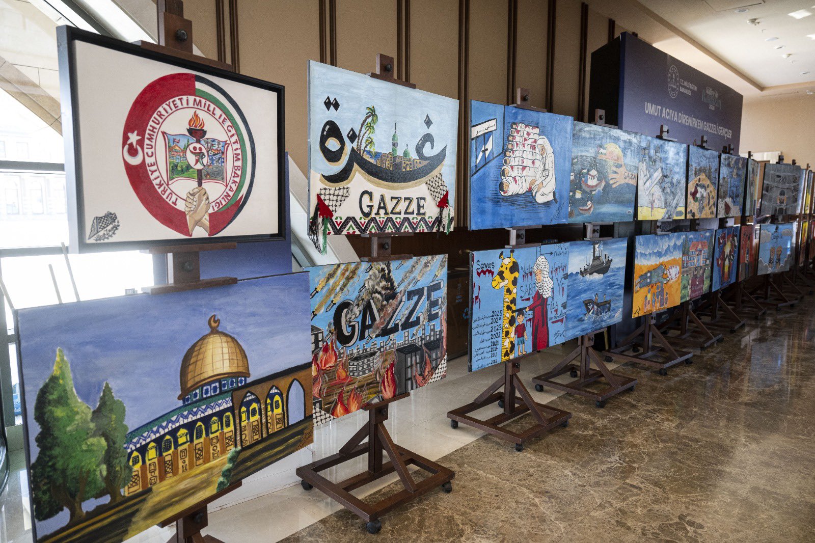 Filistinli Öğrenciler Sergi Açtı