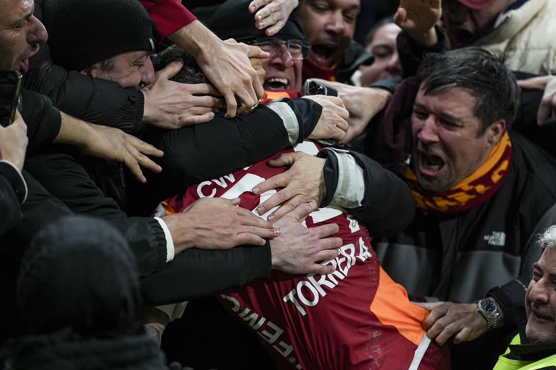 Galatasaray Spor Kulübü'nden Sosyal Medya Paylaşımı: Böyle bir aşk görülmemiş dünyada! ????❤️