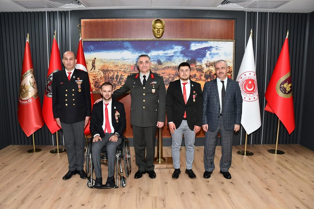 Gazi Rozeti Tevcih Töreni İkmal ve Garnizon Komutanlığı'nda Gerçekleşti