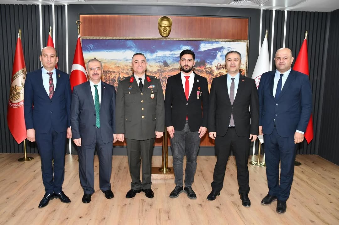 Gazi Rozeti Tevcih Töreni İkmal ve Garnizon Komutanlığı'nda Gerçekleştirildi