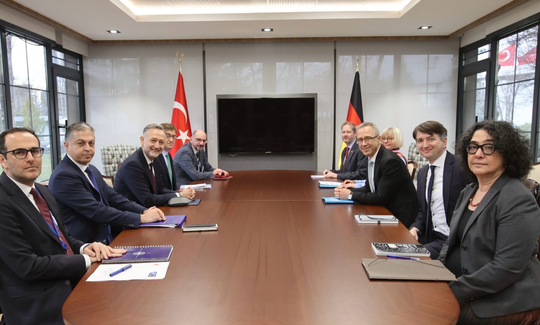 Gümrükçü ve Mutter Görüştü