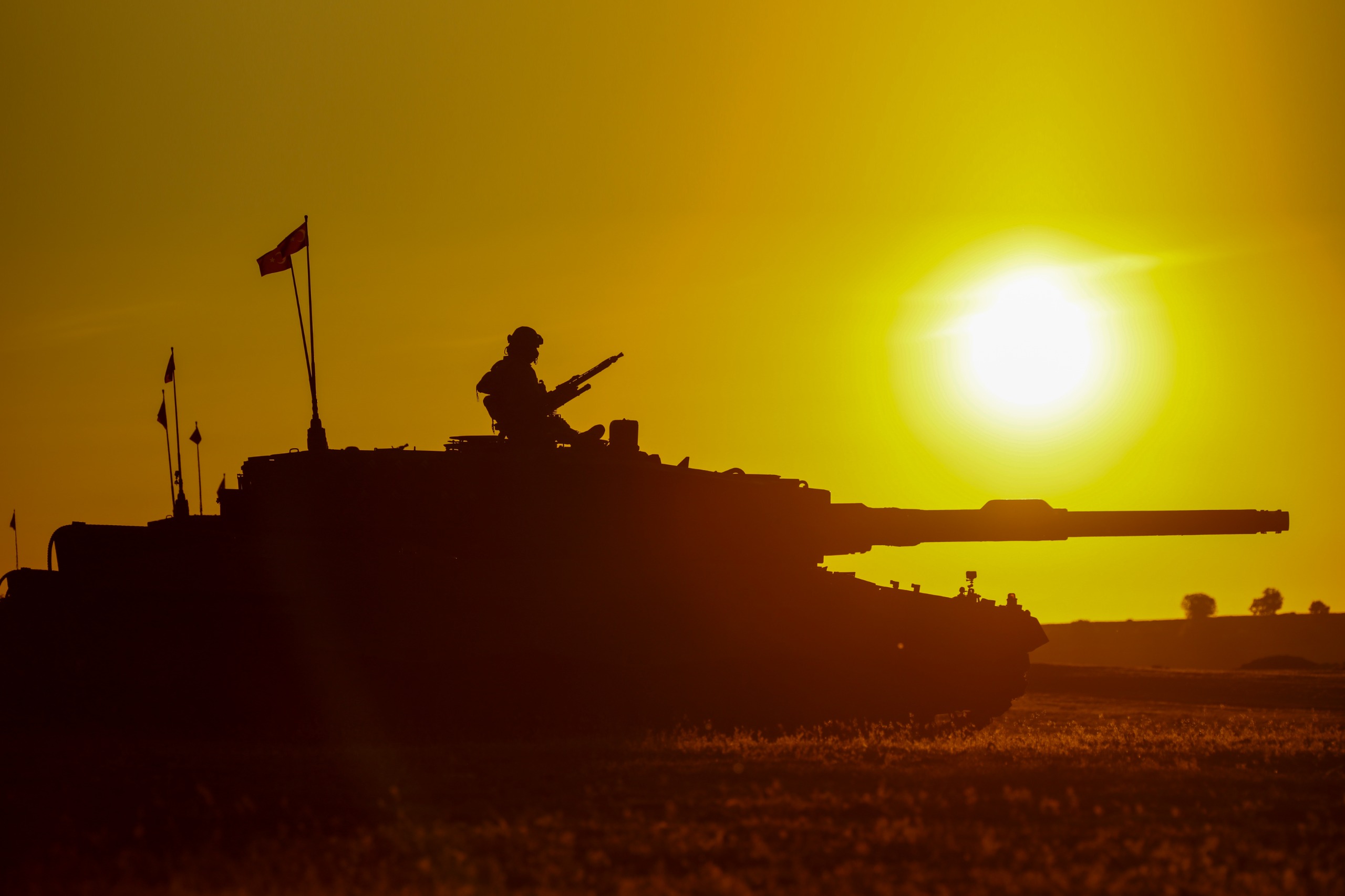 Gündüzden Geceye Vatan Nöbeti Devam Ediyor