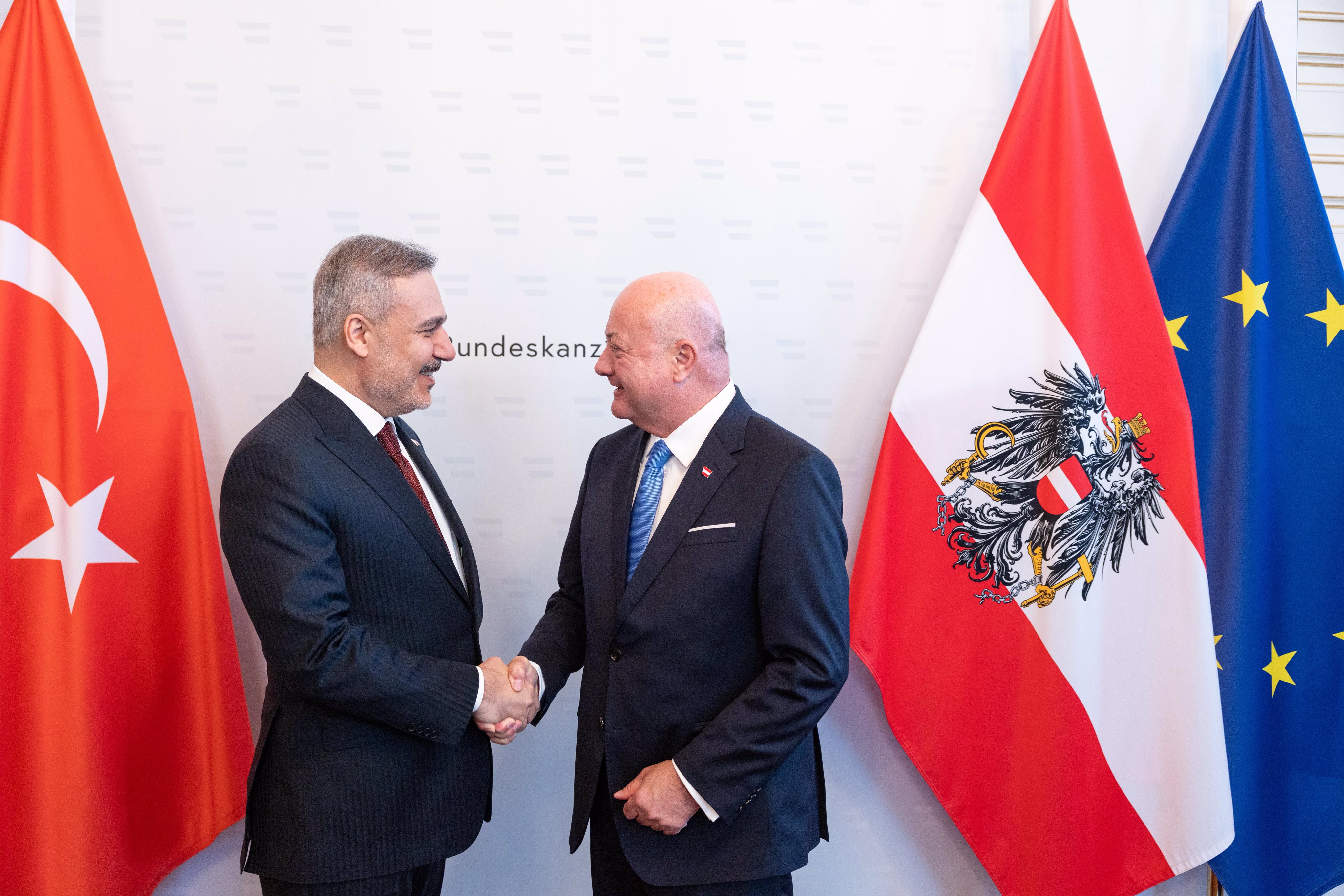 Hakan Fidan, Viyana'da Avusturya Başbakanı ile görüştü