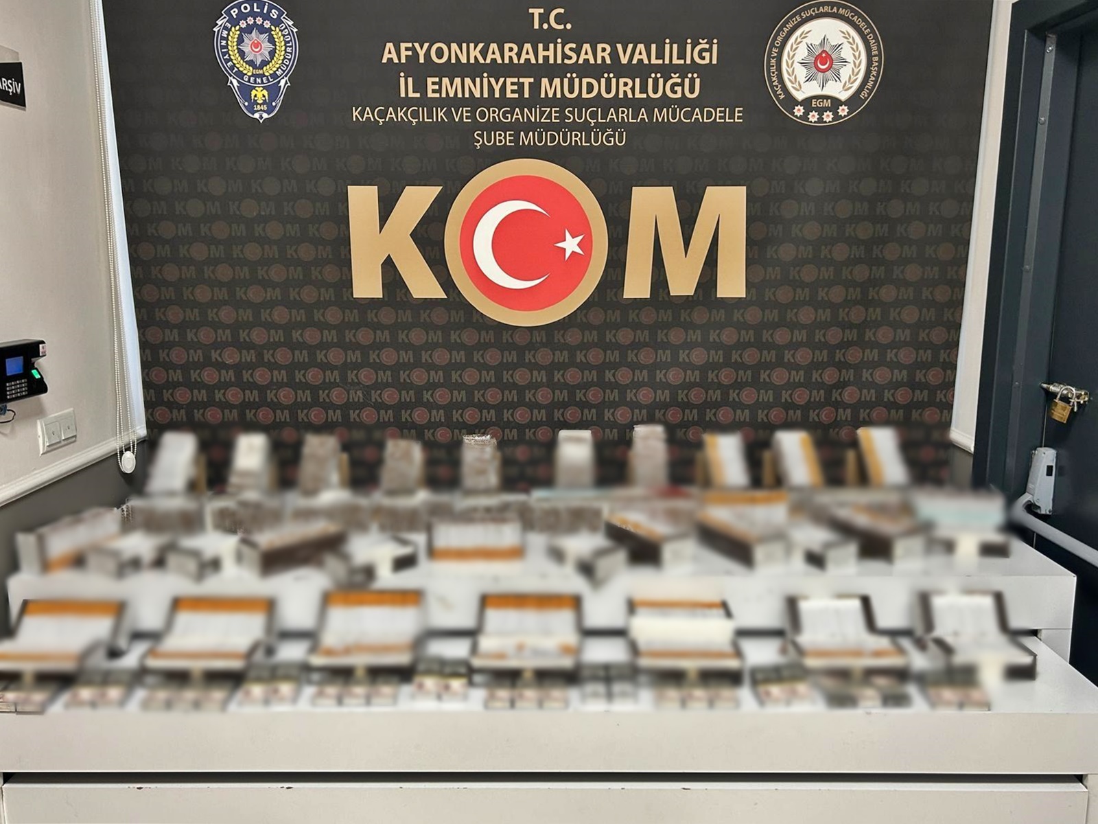 İş Yeri ve Depoda Binlerce Kaçak Ürün Ele Geçirildi