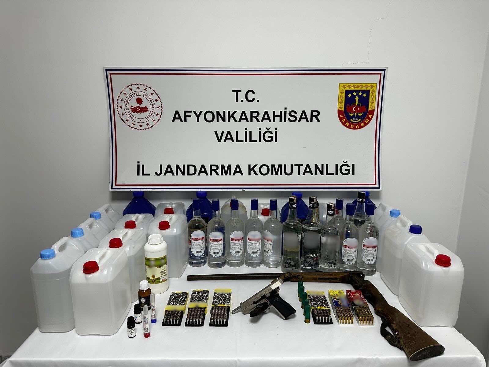 Kaçak Alkol ve Silah Ele Geçirildi