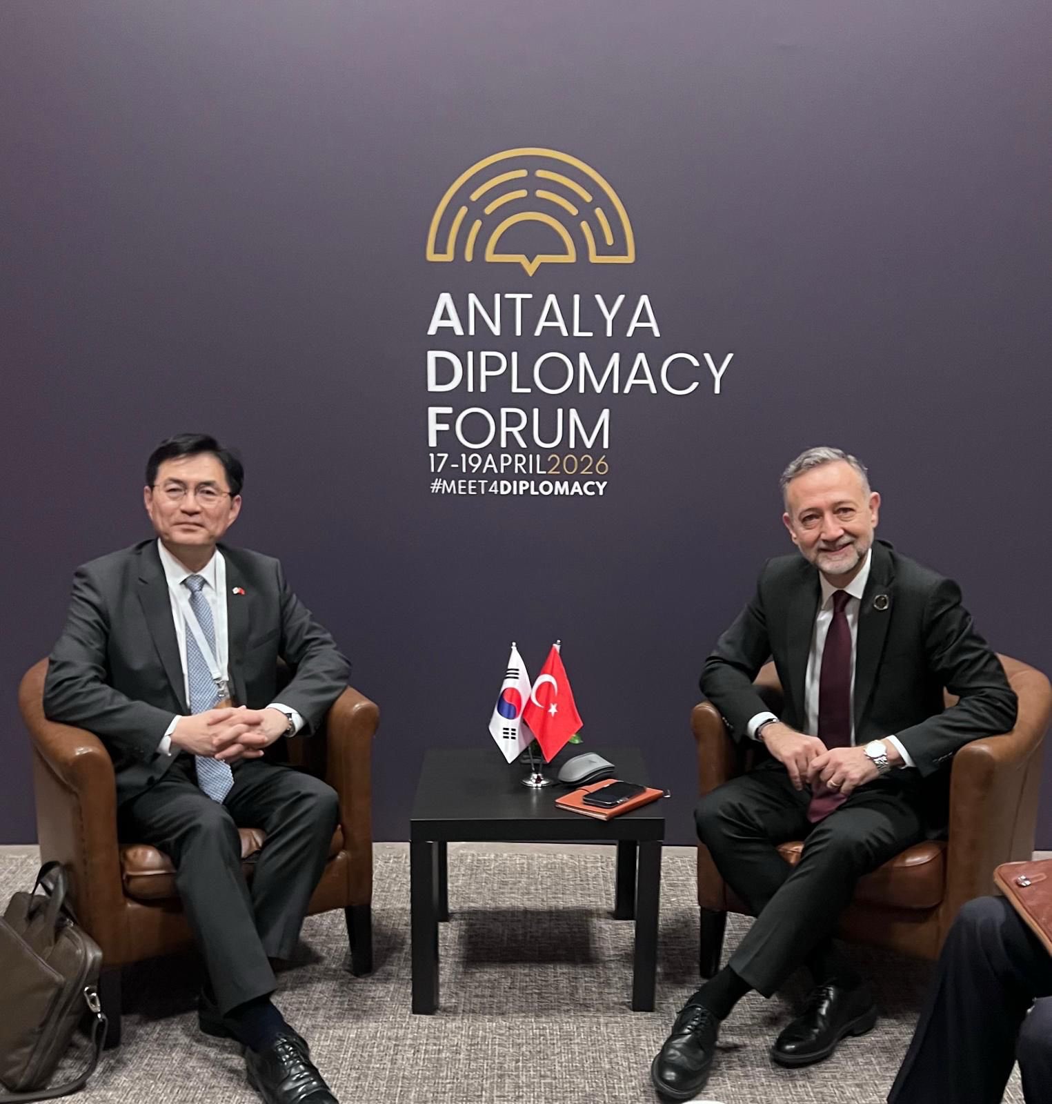 Levent Gümrükçü, Dışişleri Bakanlarıyla Görüştü