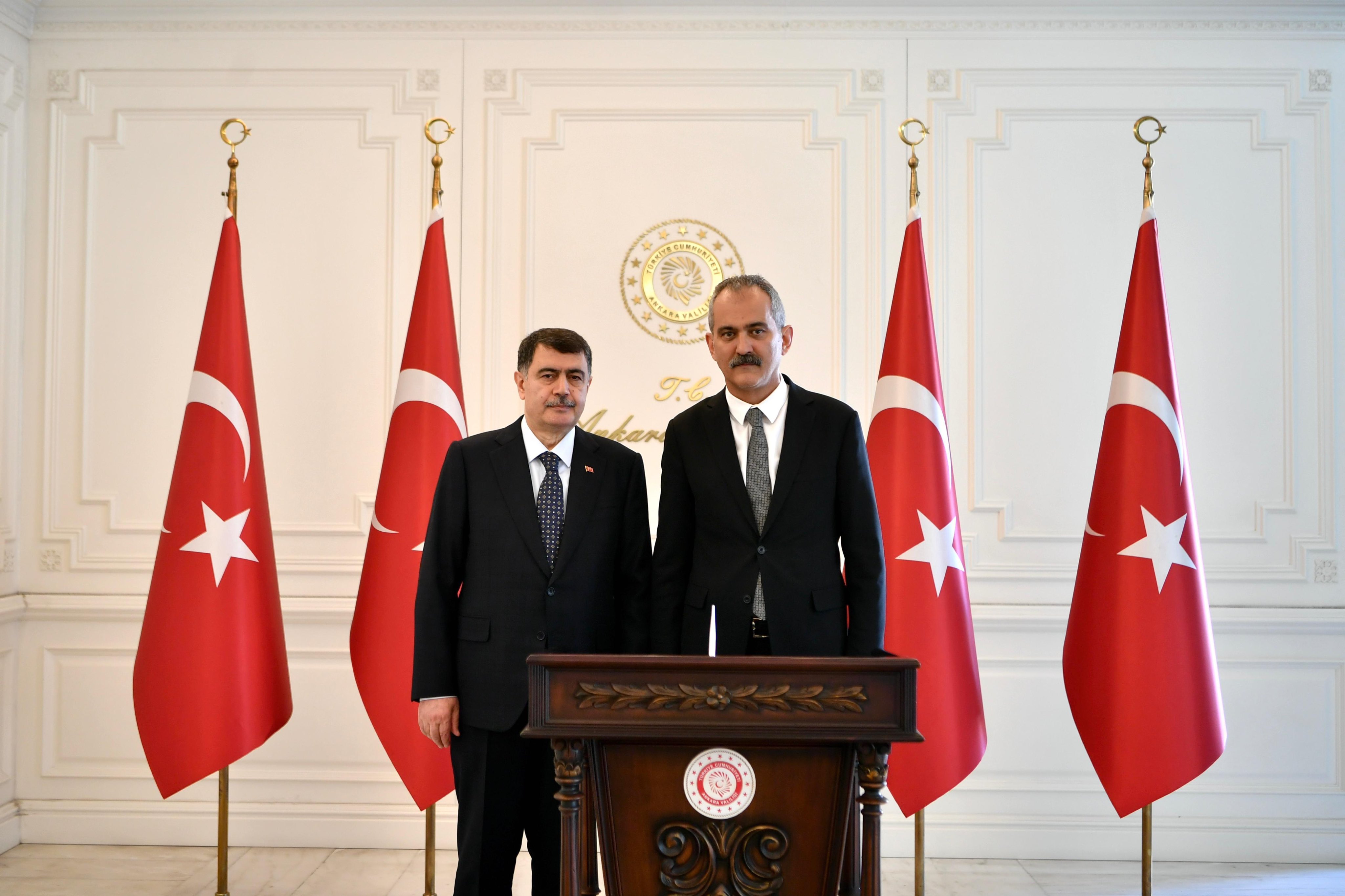 Mahmut Özer, Valilikte Vasip Şahin'i Ziyaret Etti