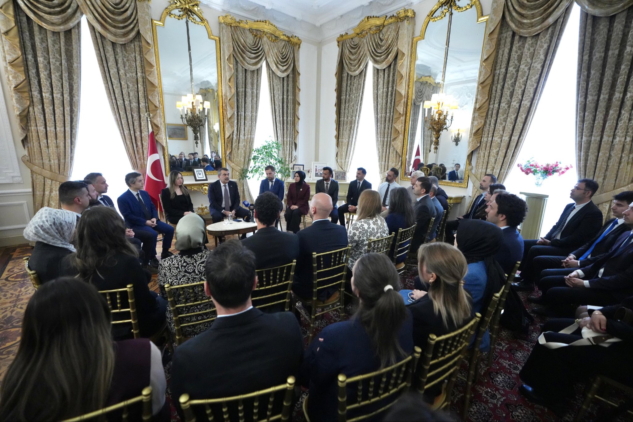 Milli Eğitim Bakanı Tekin Londra'da Öğretmenlerle Buluştu