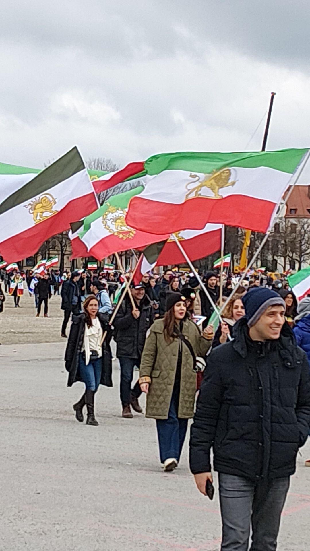 Münih'te İranlıların Gösterisi