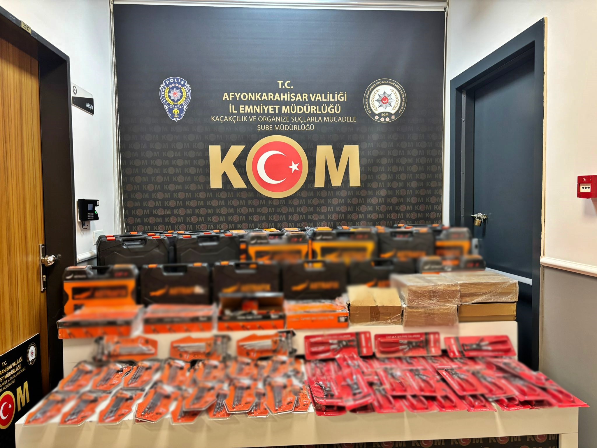 Şüpheli Araçlar Durduruldu:Çok Sayıda Kaçak Malzeme Ele Geçirildi