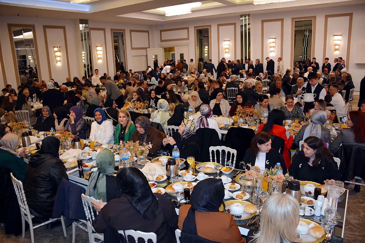 Taytak, “'MHP'ye yüzde 8 Diyenler Bu Salonları Görsünler'