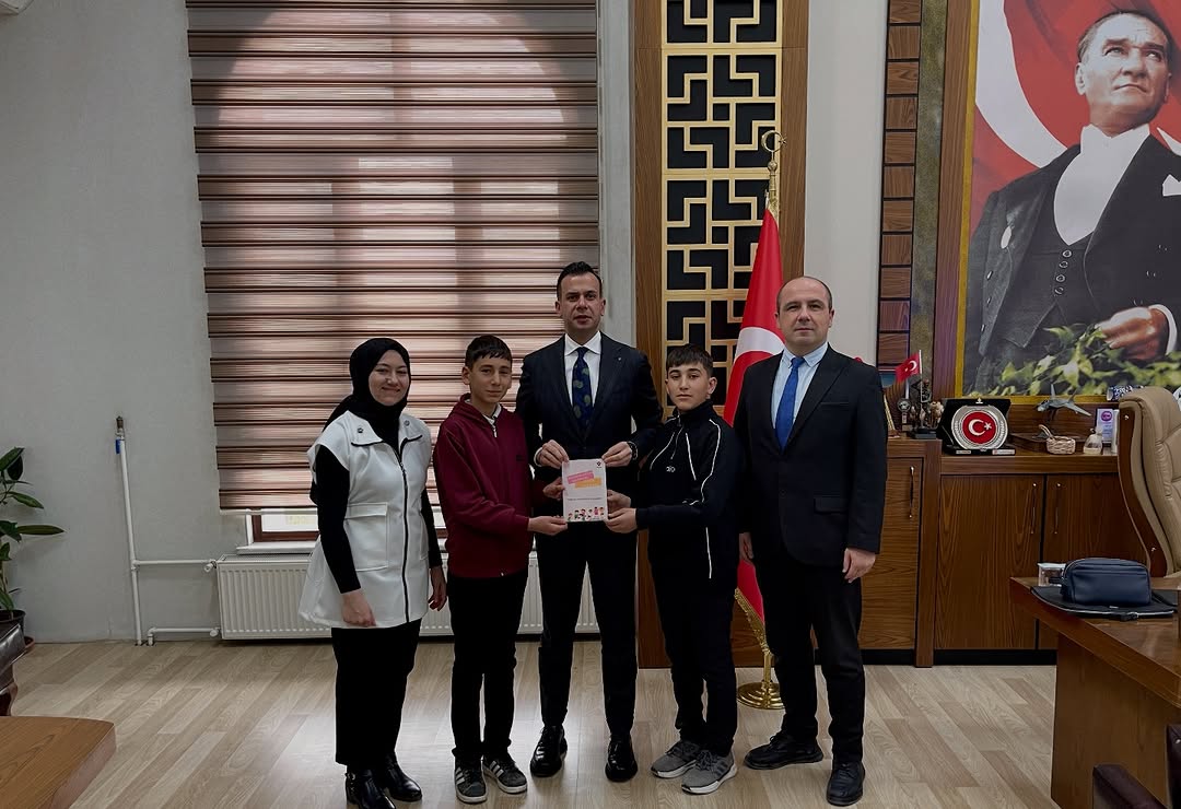 TÜBİTAK 2204-B Ortaokul Öğrencileri Araştırma Projeleri Yarışması'nda Sinanpaşa İmam Hatip Lisesi Finale Davet Edildi