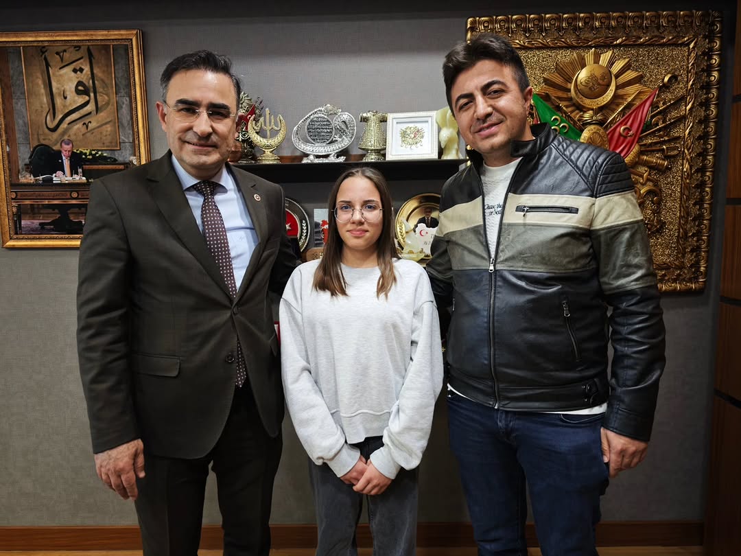 TÜGVA Sandıklı İlçe Temsilcisi Ömer Akkaş ve Kızı Meclis Ziyaretinde