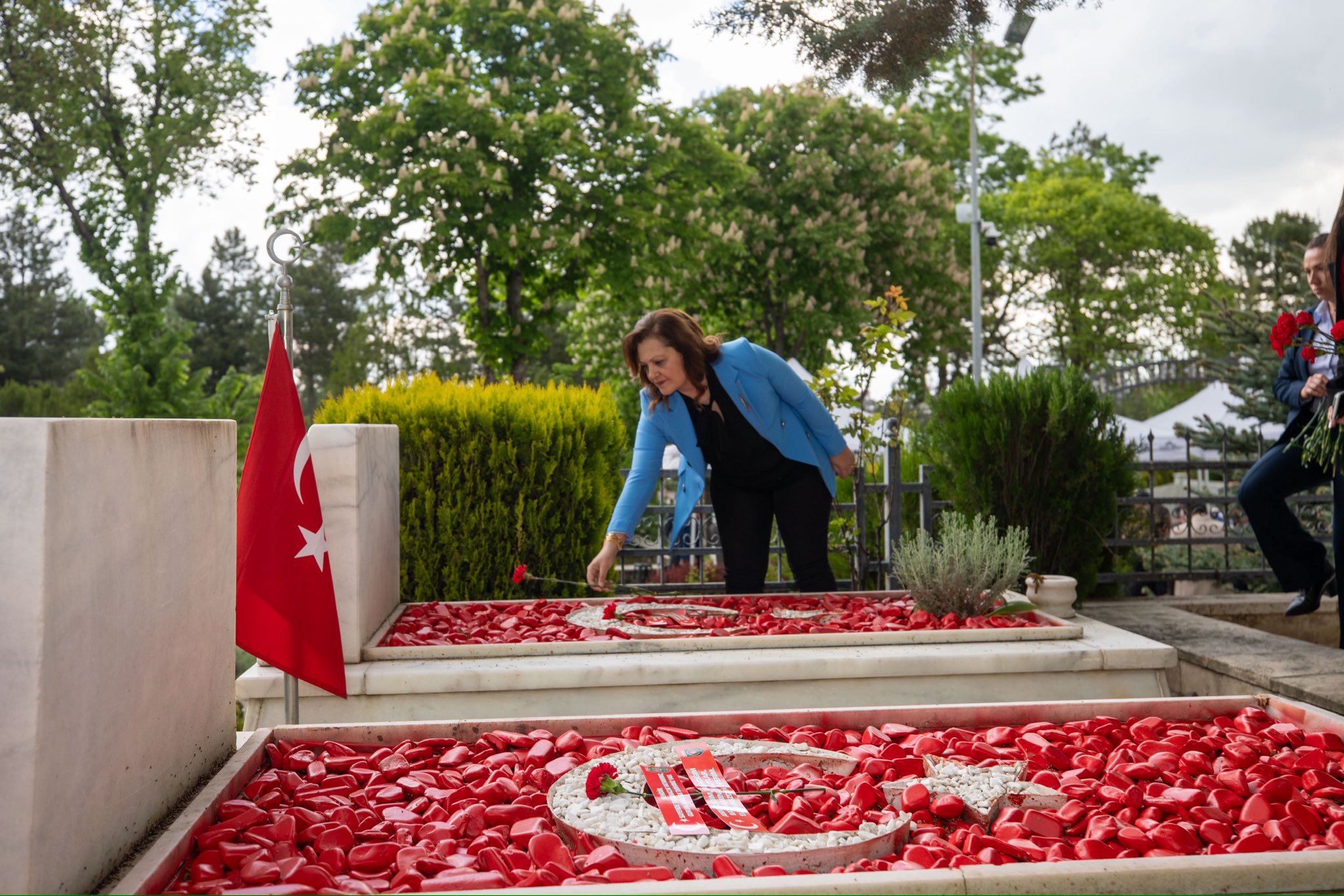 Vali Aktaş, Kurban Bayramı'nda şehitlikleri ziyaret etti