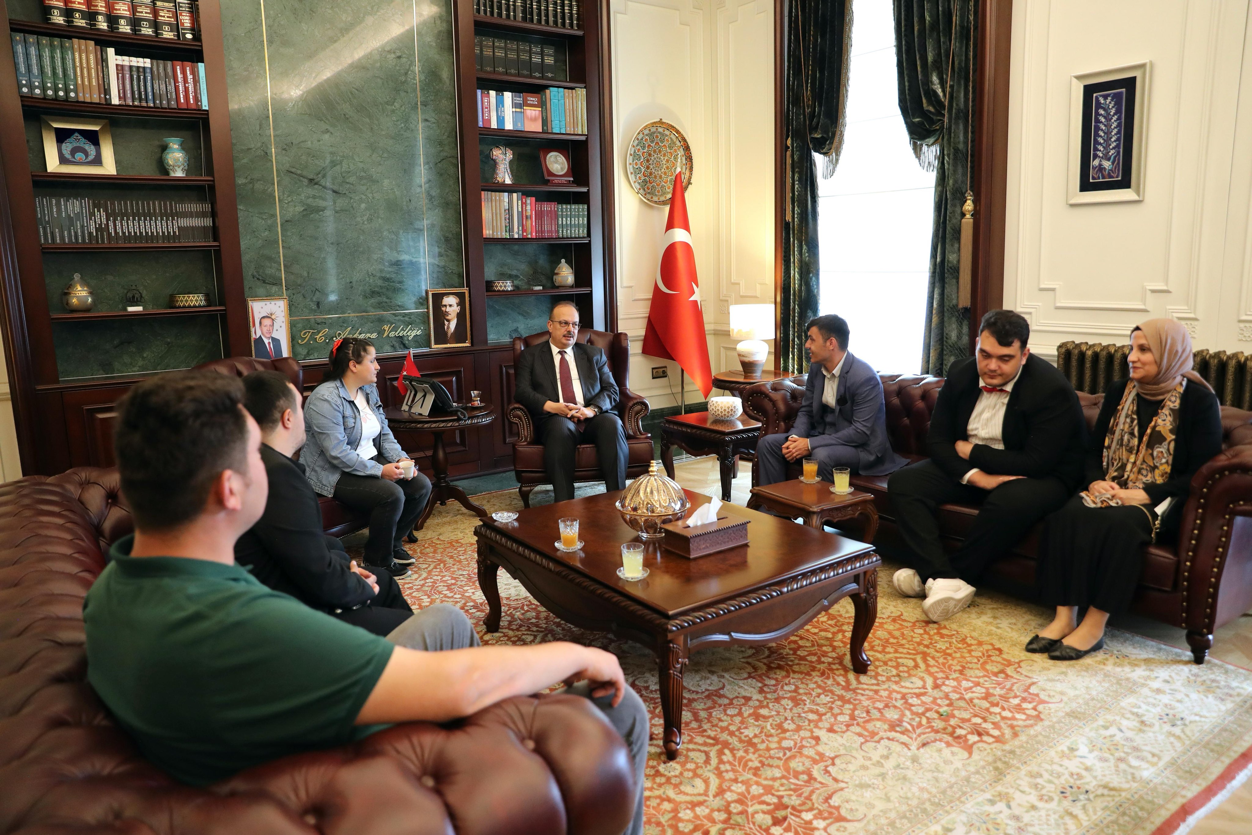 Vali Canbolat, Engelliler Haftası'nda kabul gerçekleştirdi