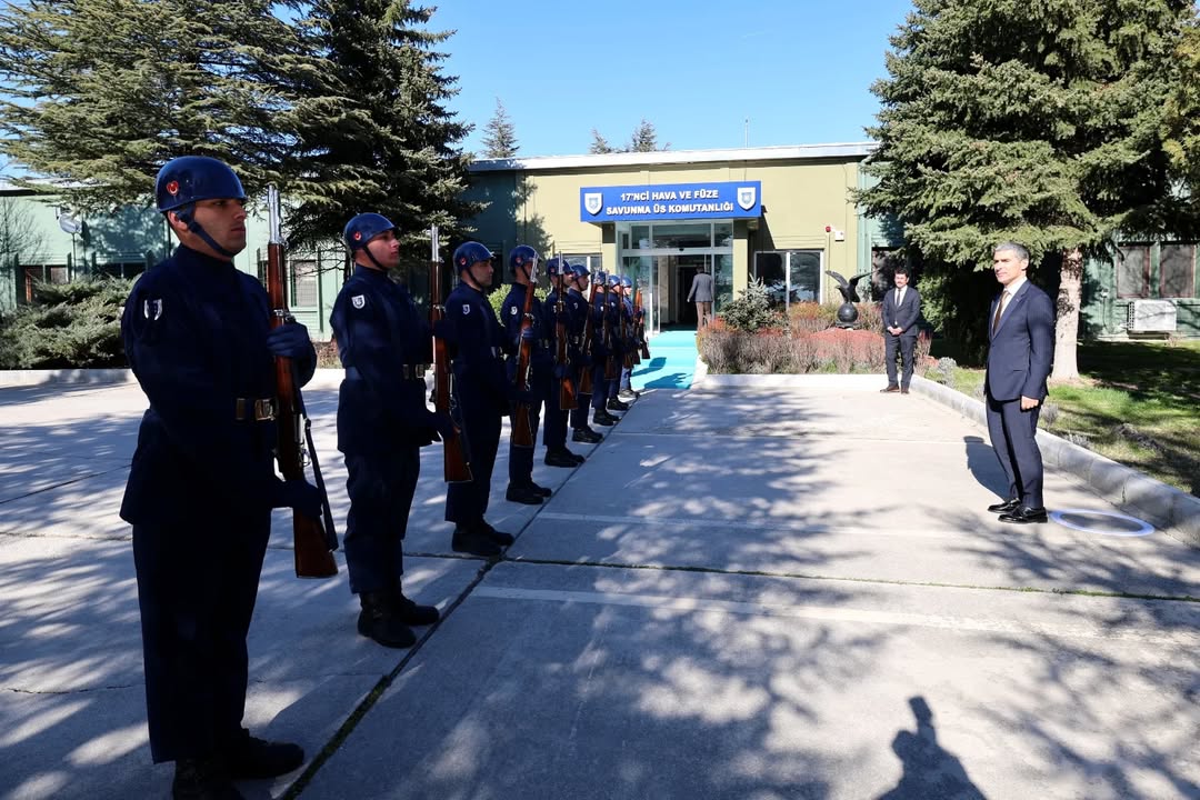 Vali Dr. Naci Aktaş, 17. Hava ve Füze Savunma Üs Komutanı Tuğg. Cüneyt Güven'i Ziyaret Etti