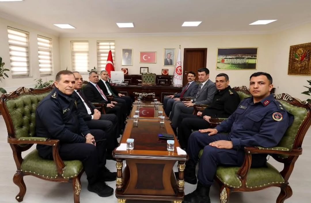 Valimiz Dr. Naci Aktaş’ın Emirdağ Programı Kaymakamlık Ziyaretiyle Başladı