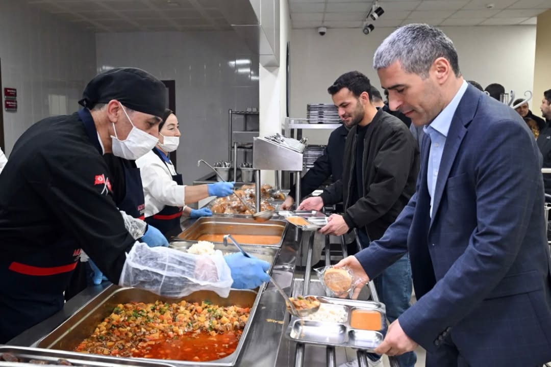 Valimiz Dr. Naci Aktaş, Öğrencilerle İftar Programında Buluştu