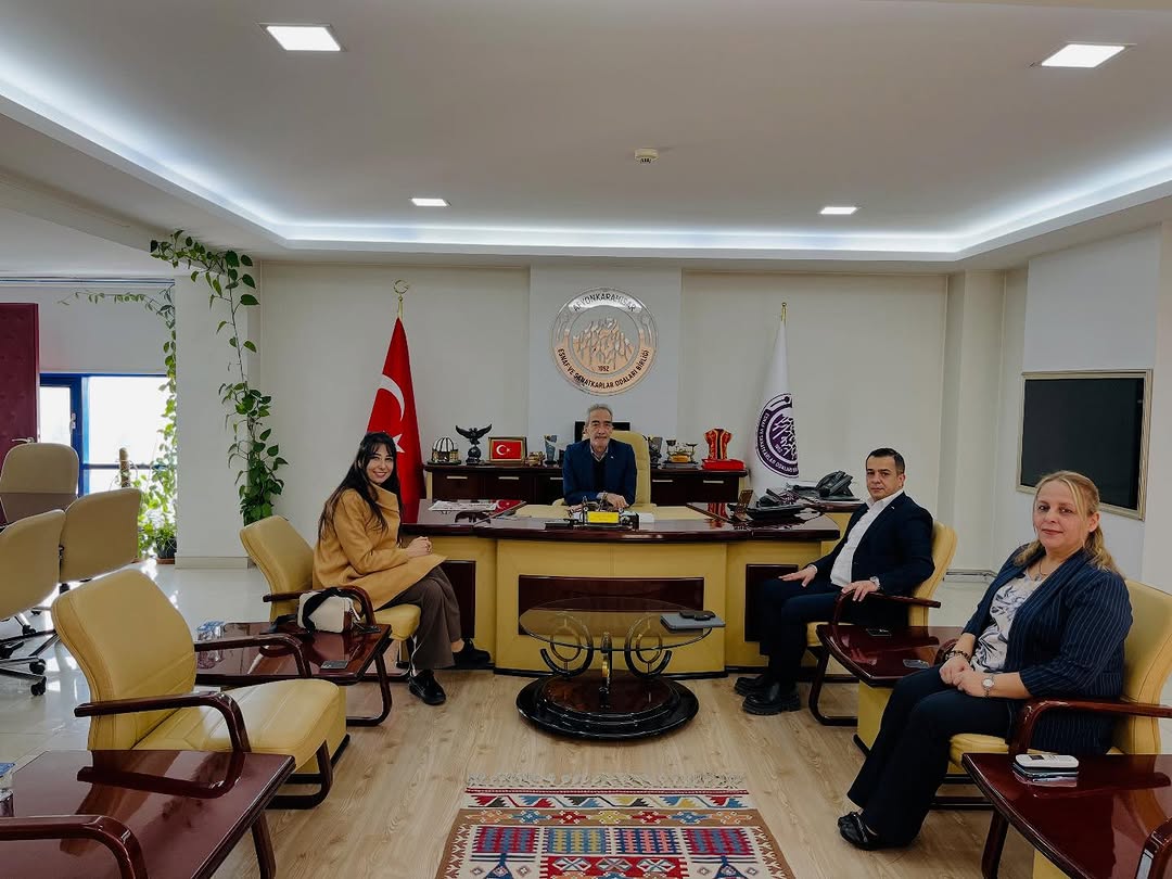 Yapı Kredi Bankası Şube Müdürü ve Portföy Yönetimi Afyonkarahisar Esnaf ve Sanatkarlar Odaları Birliği'ni Ziyaret Etti