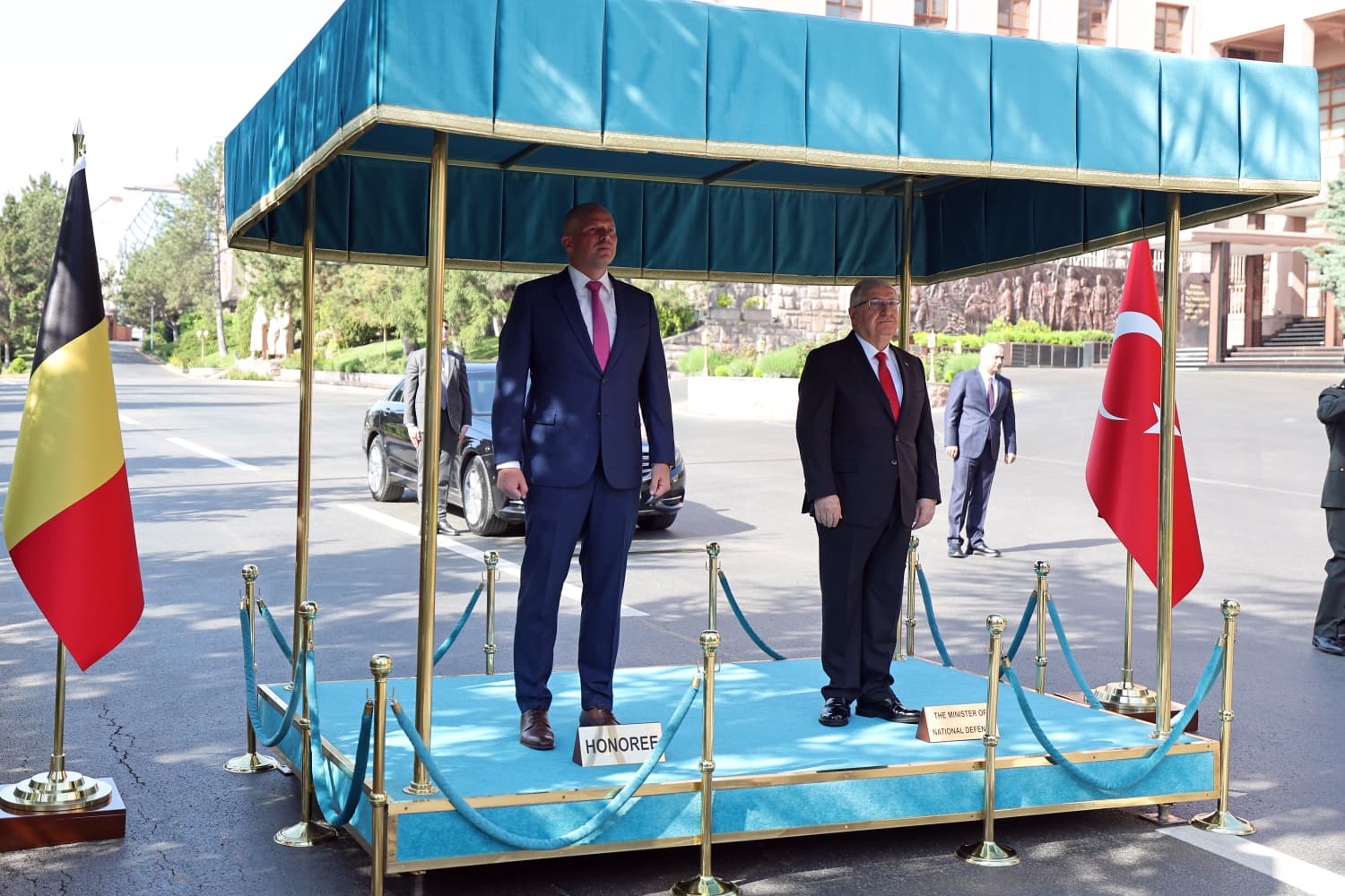 Yaşar Güler, Belçikalı Bakanı resmi törenle karşıladı