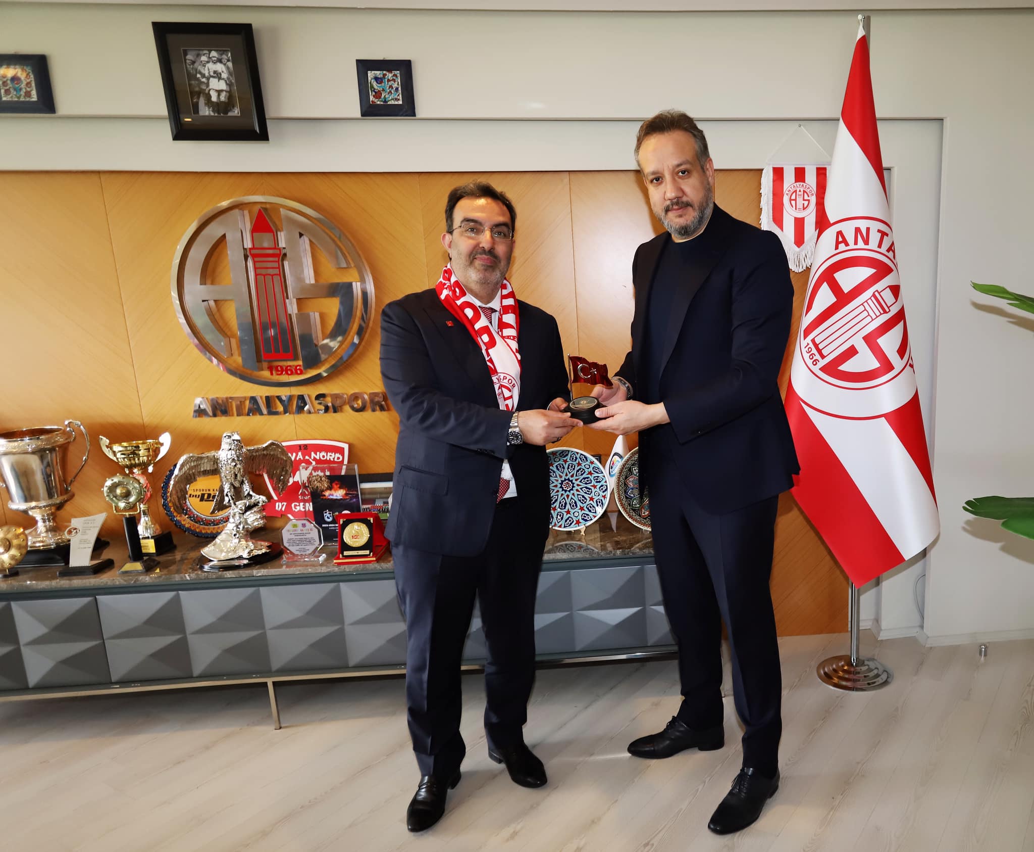 Saadet Partisi, Antalyaspor'a Destek Ziyareti Gerçekleştirdi